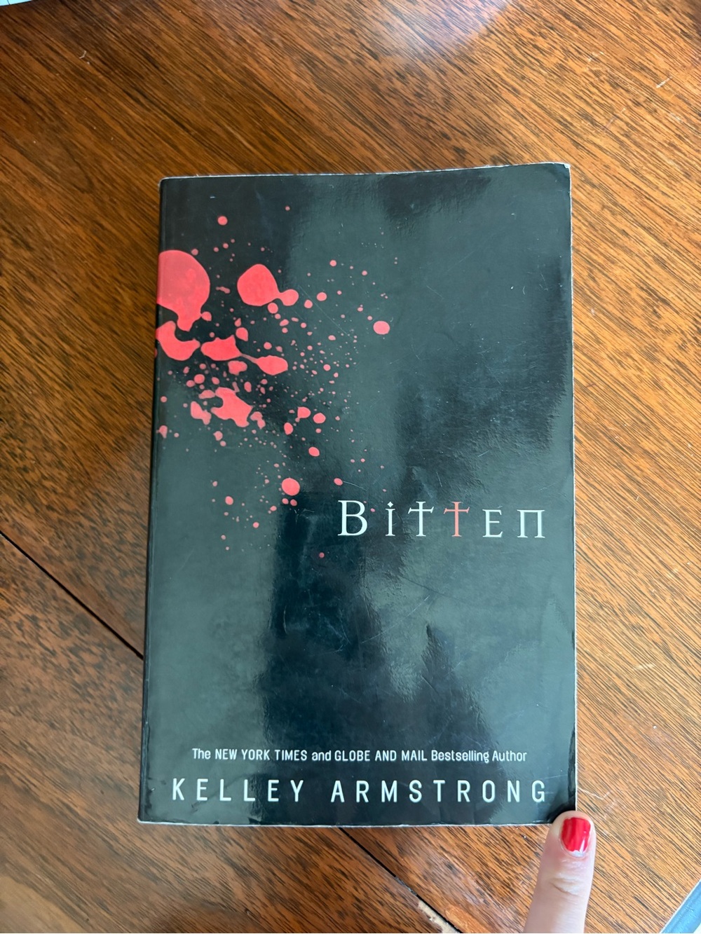 3/$20 Bitten by Kelley Armstrong - Black and Red Book Novel Paperback